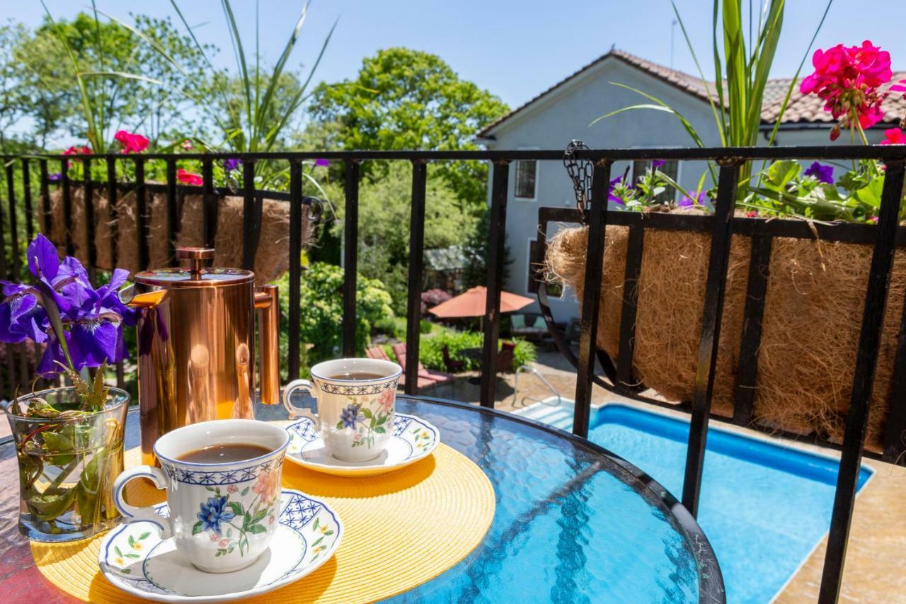 The Villa Bed And Breakfast Westerly Extérieur photo